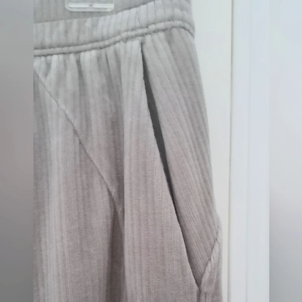 Lululemon Wide Leg Ribbed Tan Soft High Rise Athleisure Pants.  Size 8.